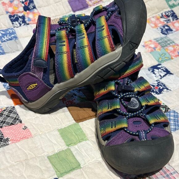 Keen Newport H2 Closed Toe Sandal Rainbow Striped Sz 13 unisex - Picture 1 of 8